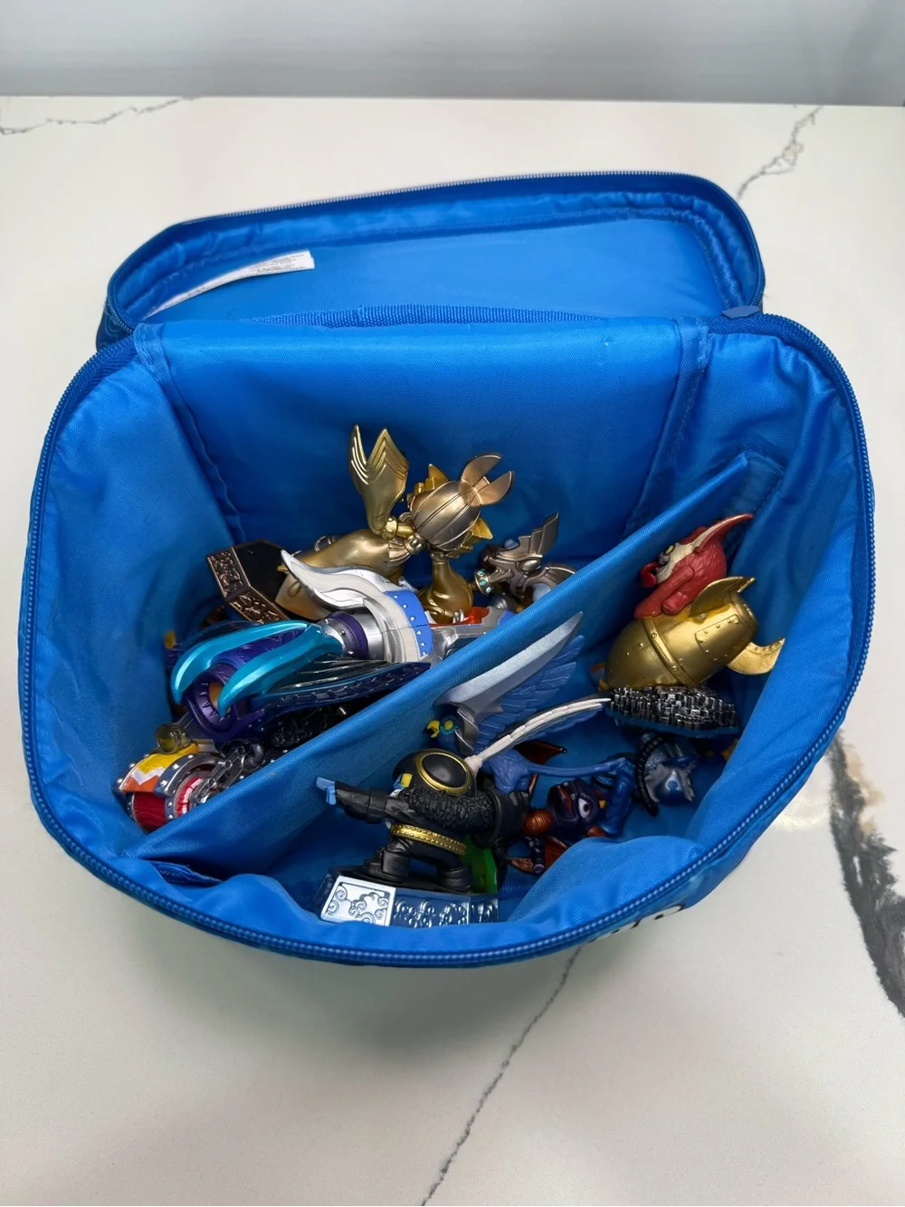 Skylanders Swap Force Blue Travel Tote Storage Bag With 11 Figurines